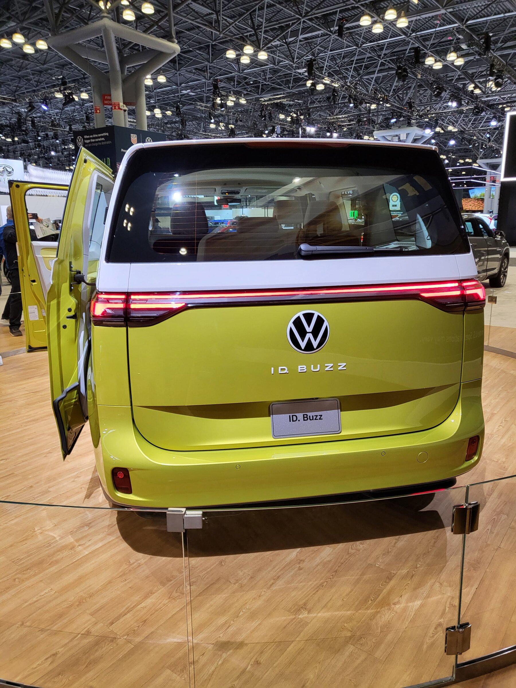 Cybercab Robotaxi Strong Non-Tesla EV presence at the 2022 New York International Auto Show 20220415_200308