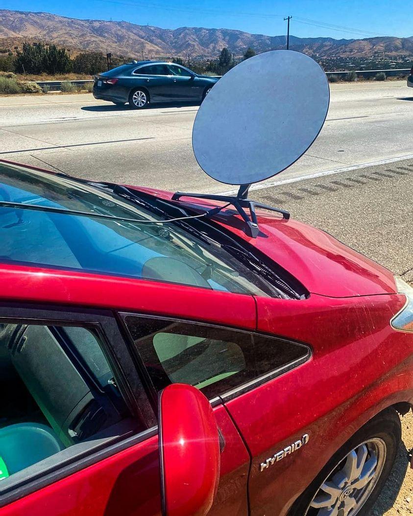 Cybercab Robotaxi Toyota Prius Driver Pulled Over for Starlink Dish on the Hood, Surprised _nc_ohc=3PDZrOspG4IAX_9rDmw&_nc_ht=scontent-dfw5-2