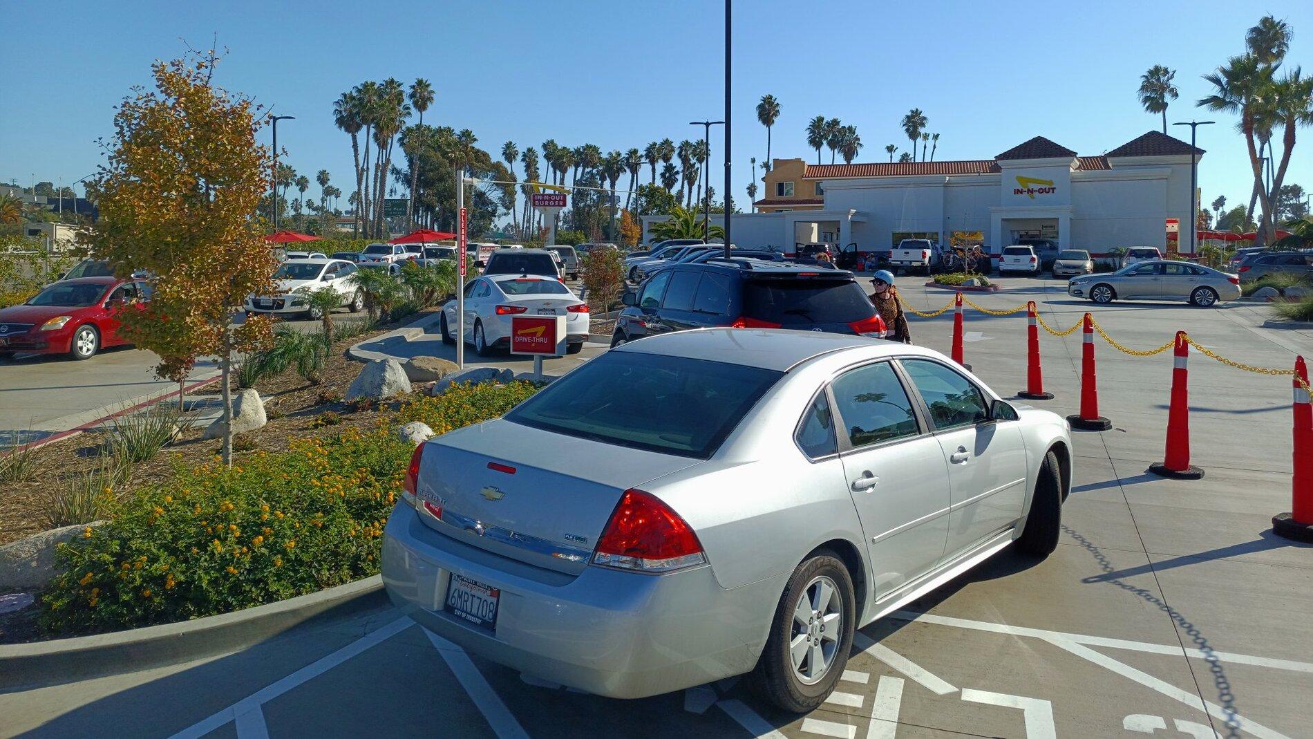 Cybercab Robotaxi Tesla is like In-N-Out drivethru