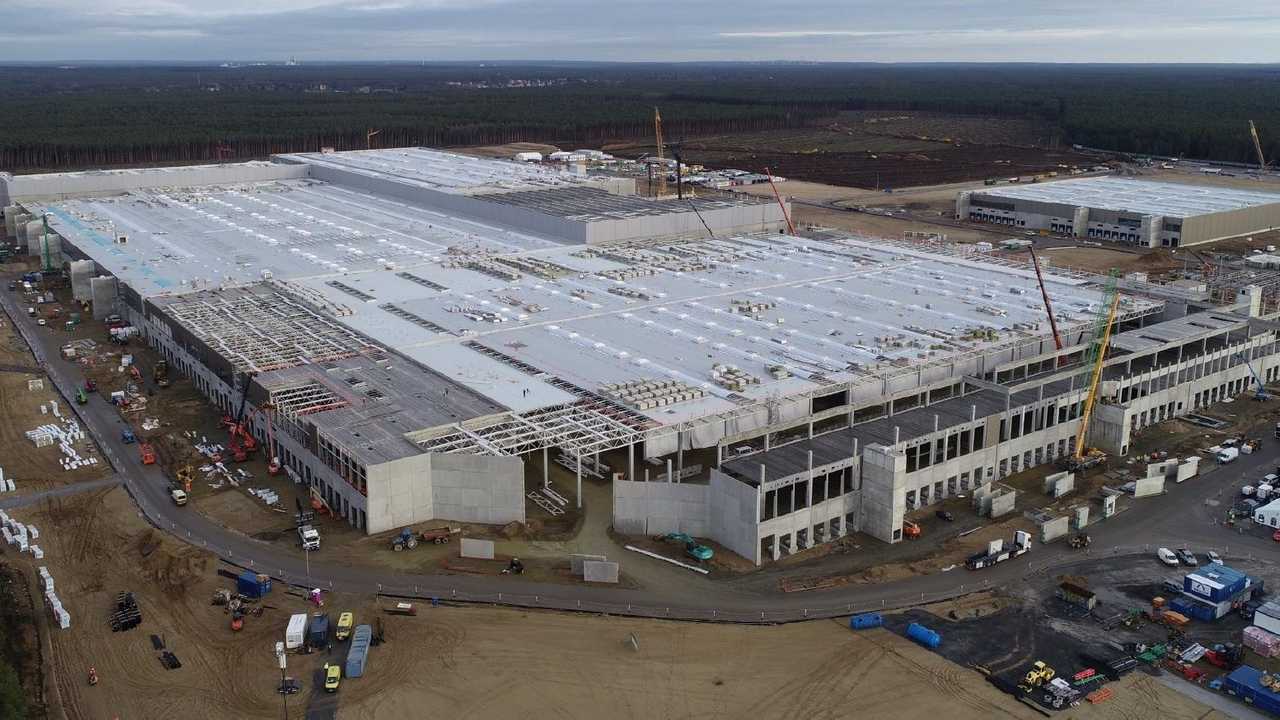 Cybercab Robotaxi German Documentary Points To Issues At Tesla Gigafactory In Grünheide -model-y-factory-construction-tesla-q4-2020-report